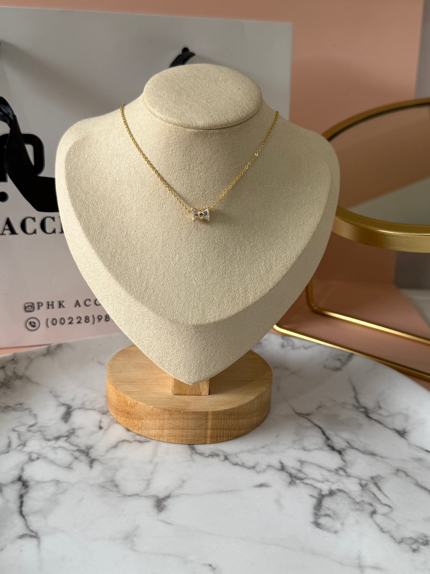 Collier minion médaille