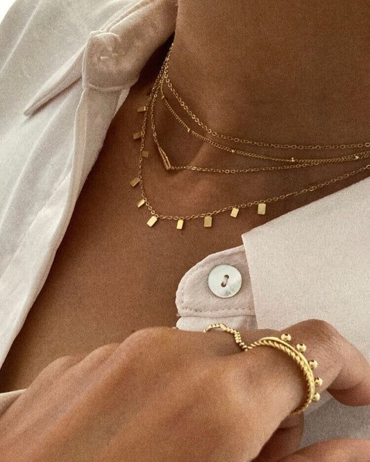 Collier avec motifs pendantes !