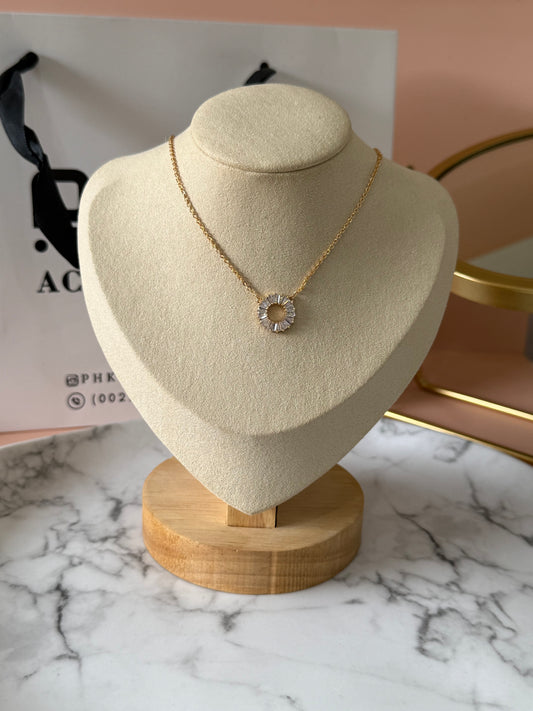 Collier médaille strass