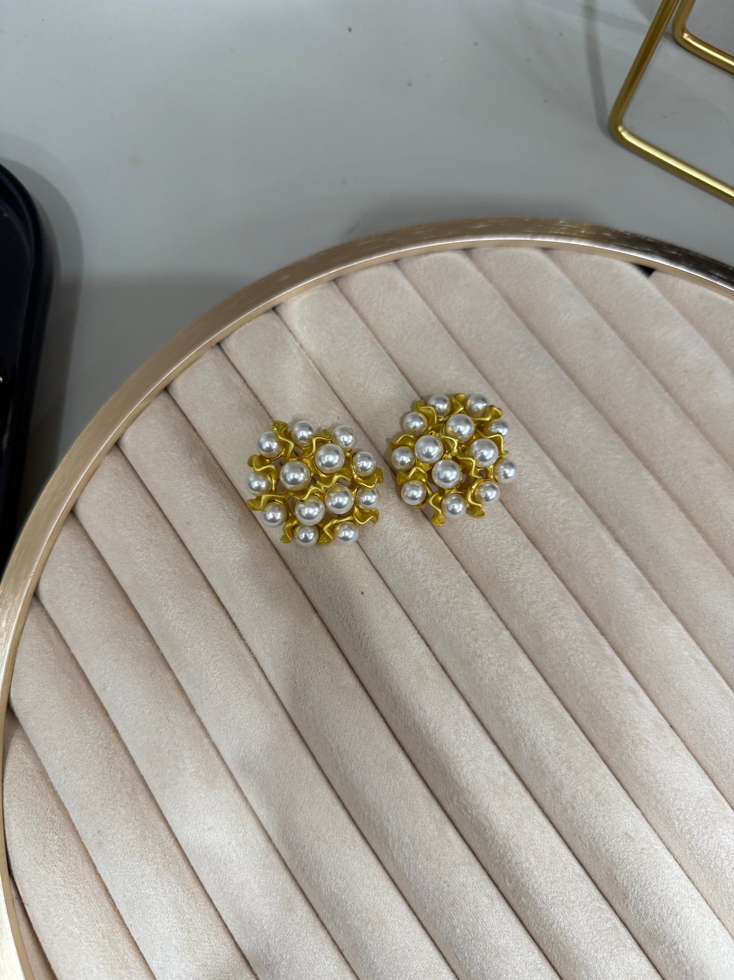 Boucle avec perle