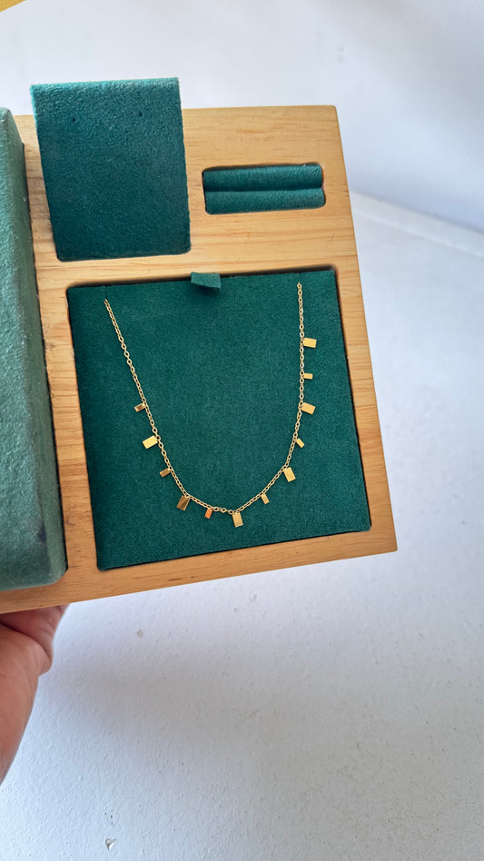 Collier avec motifs pendantes !