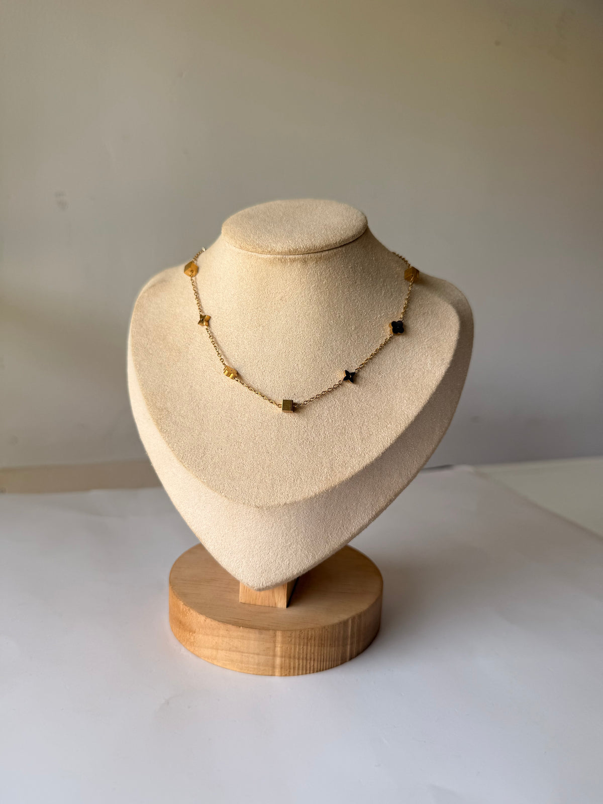 Collier ras au cou