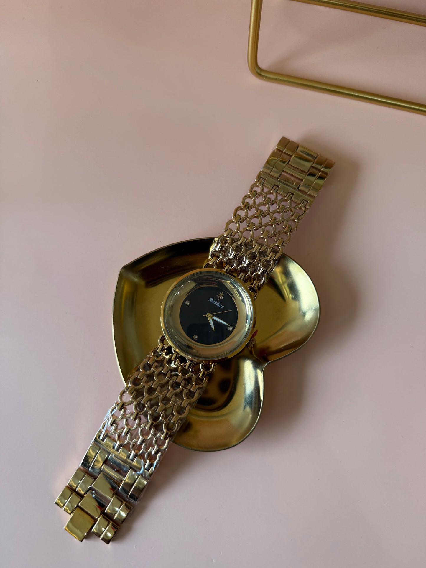 Montre large